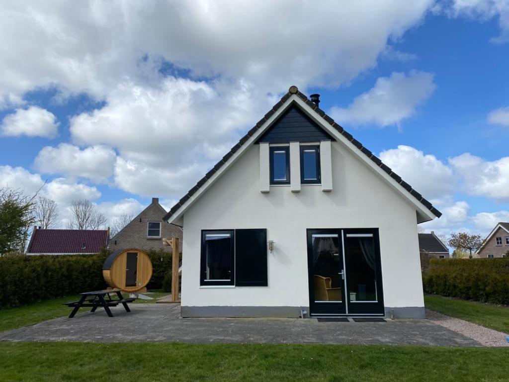 The Frisian Beach House Met Scandinavische Barrel Sauna Villa Tzummarum Esterno foto